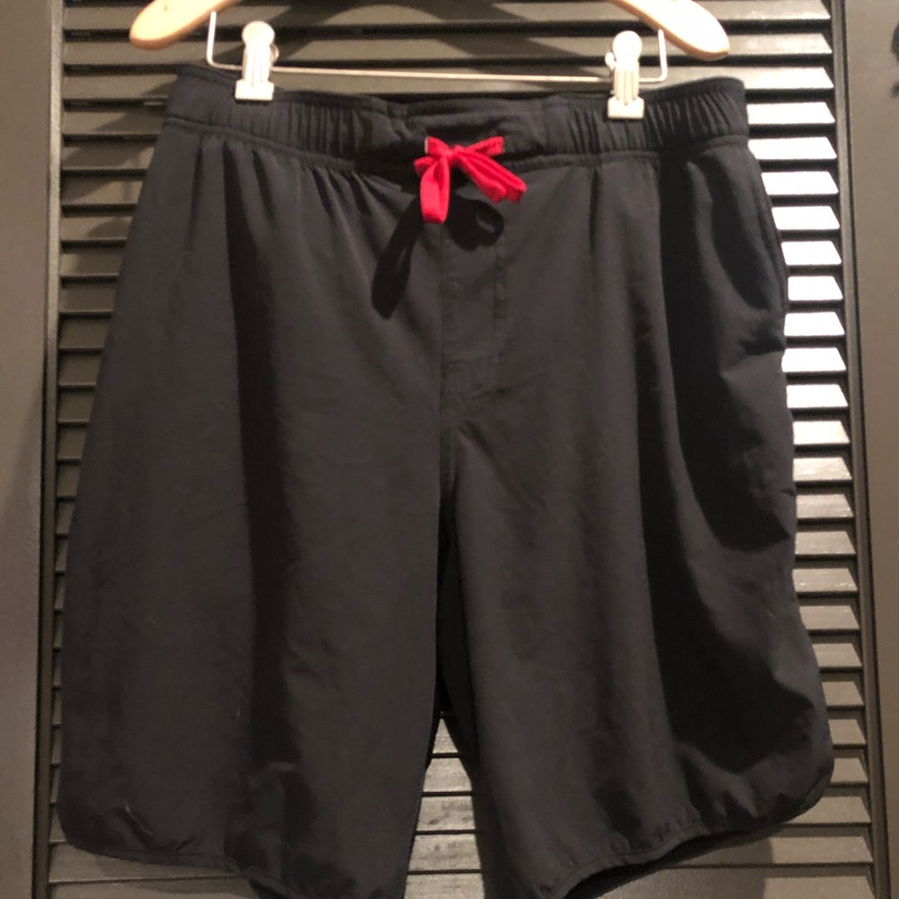 Men’s 2POOD lifestyle shorts.